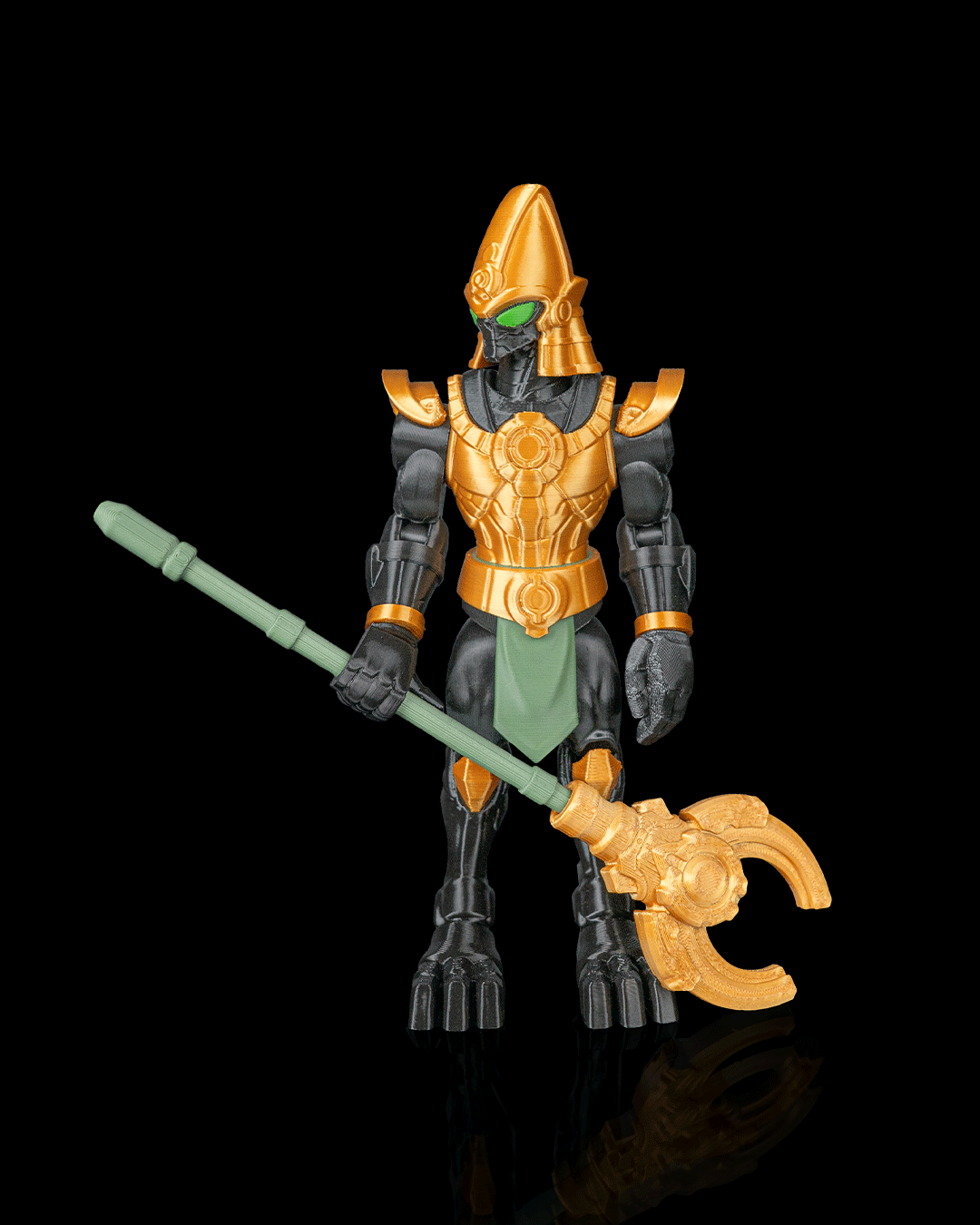 Mecha Osiris — figurine articulée noire et dorée aux détails verts, vue 1