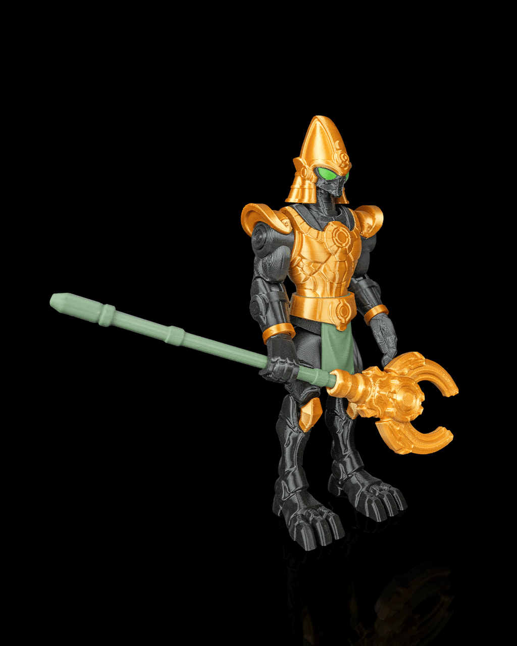 Mecha Osiris — figurine articulée noire et dorée aux détails verts, vue 2