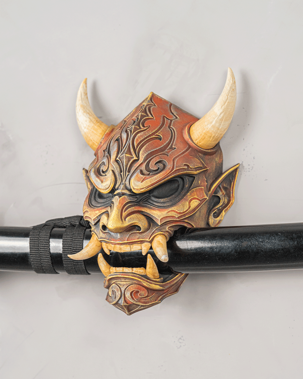 Oni Mask — présentation peinte illustrative, non fournie