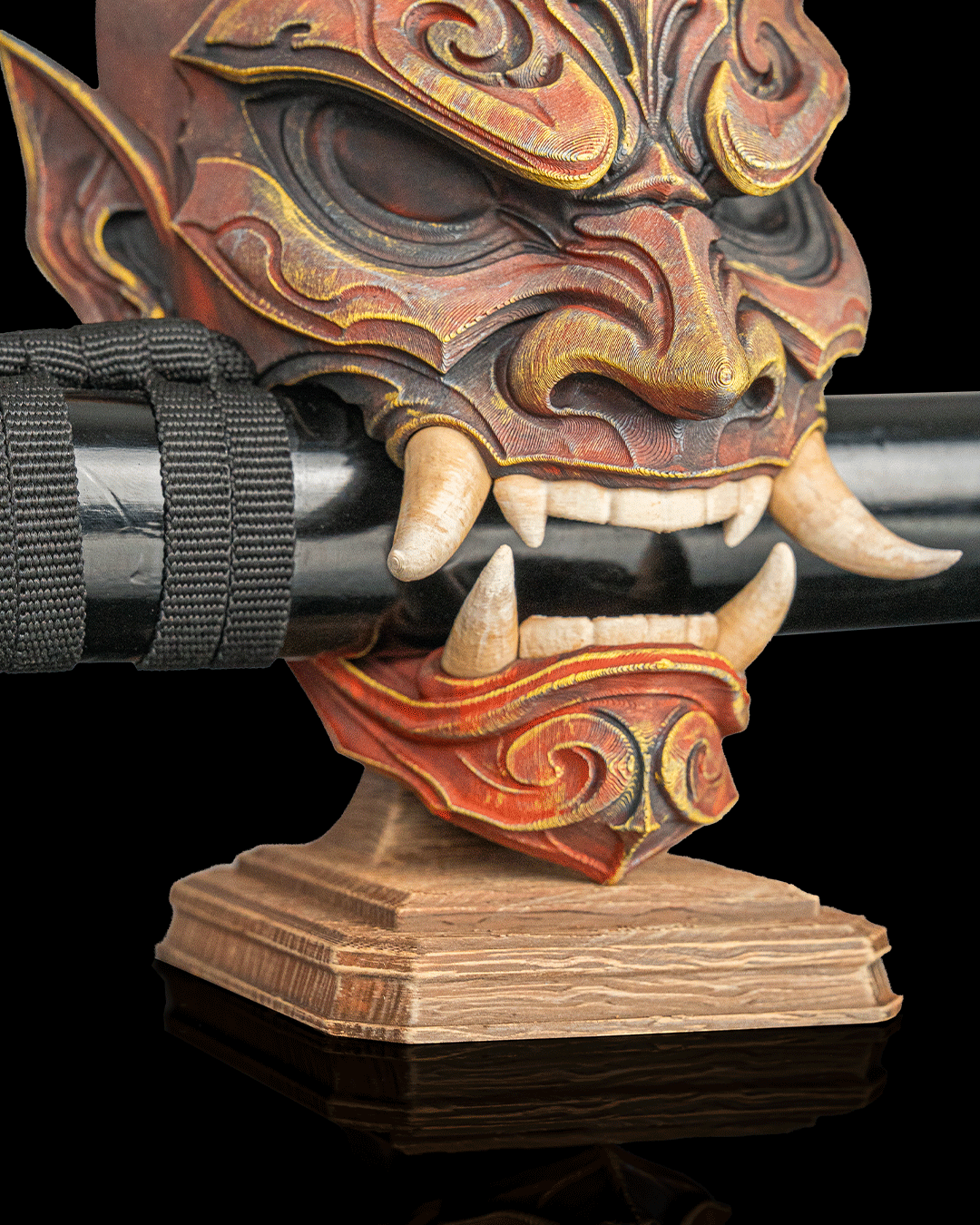 Oni Mask — présentation peinte illustrative, non fournie